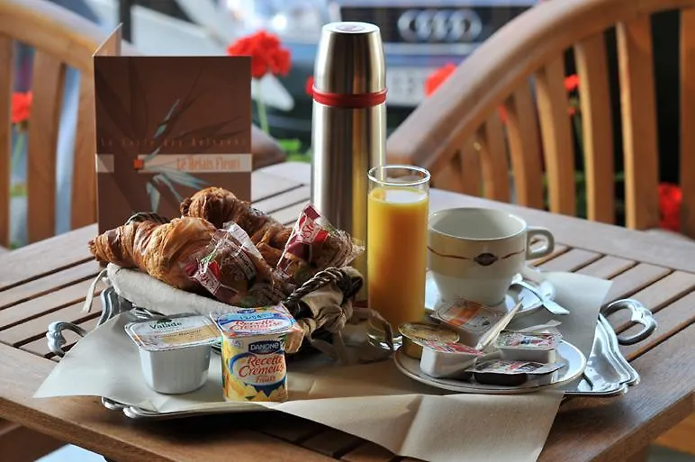 Hotel Relais Fleuri Ле-Рё 2*,