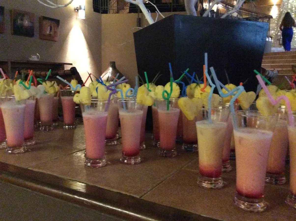 **  Hotel Relais Fleuri Ле-Рё Франция
